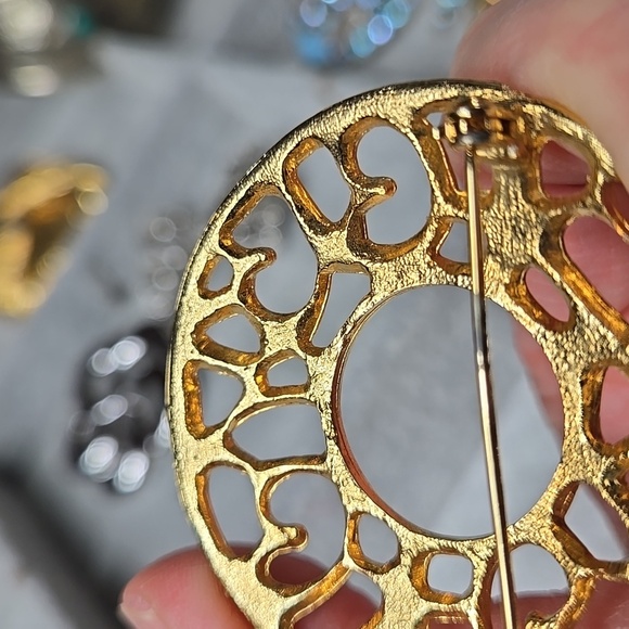 Vintage Gold-Tone Openwork Art Deco Brooch - Picture 11 of 12